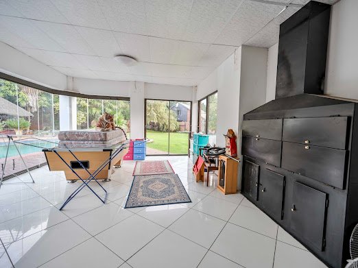 5 Bedroom Property for Sale in Langenhovenpark Free State